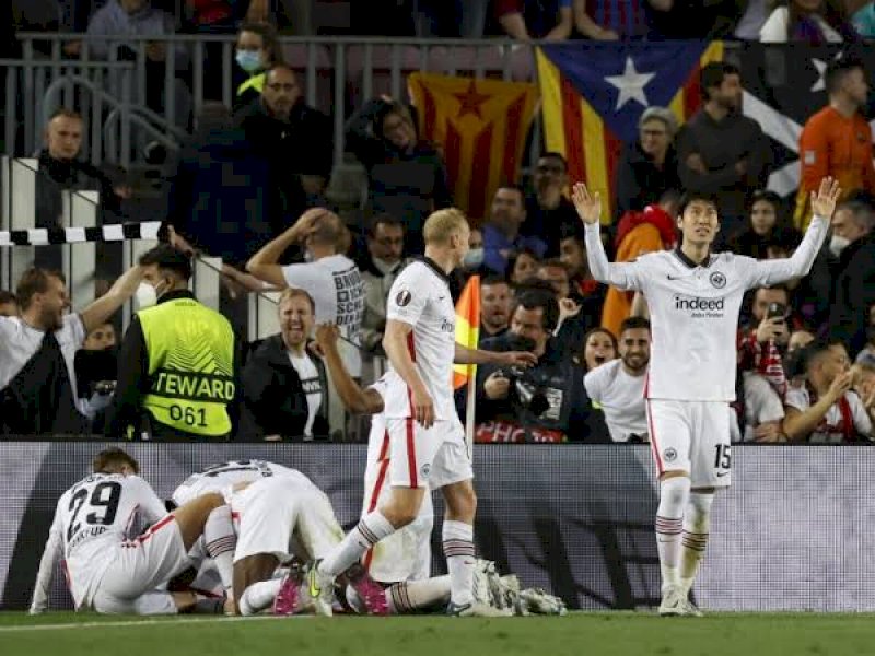 Frankfurt menumbangkan Barcelona di Camp Nou dini hari tadi. (int) 