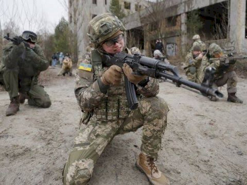 Pertempuran militer Rusia dan Ukraina. (ilustrasi/int)