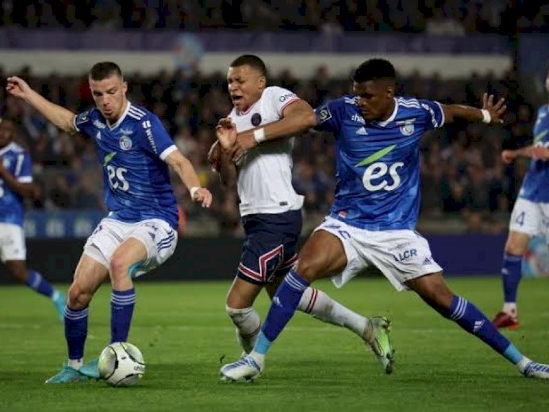 PSG ditahan Strasbourg 3-3 dalam lanjutan Liga Prancis dini hari tadi. (int) 