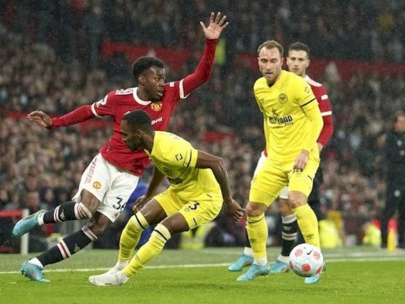 MU menaklukkan Brentford dengan skor 3-0 dini hari tadi. (int) 