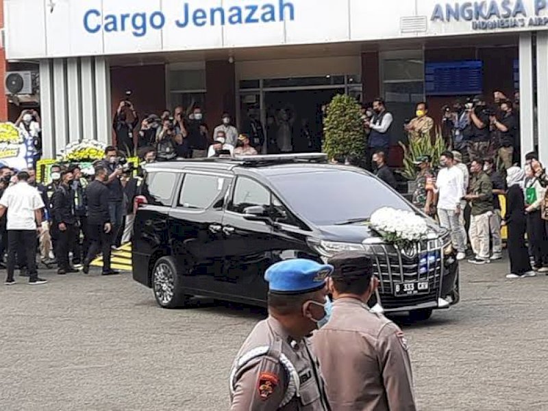 Jenazah Eril tiba di kargo Bandara Soekarno Hatta. 