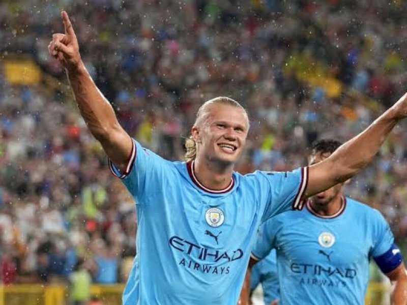Erling Haaland melakukan selebrasi usai mencetak gol ke gawang Munich. (int) 