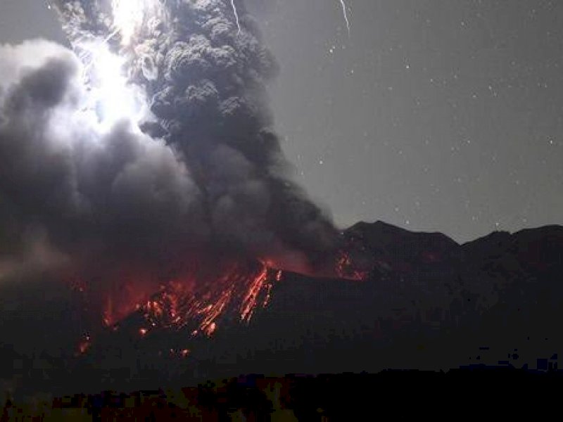 Penampakan Gunung Sakurajima yang meletus kemarin. (int) 