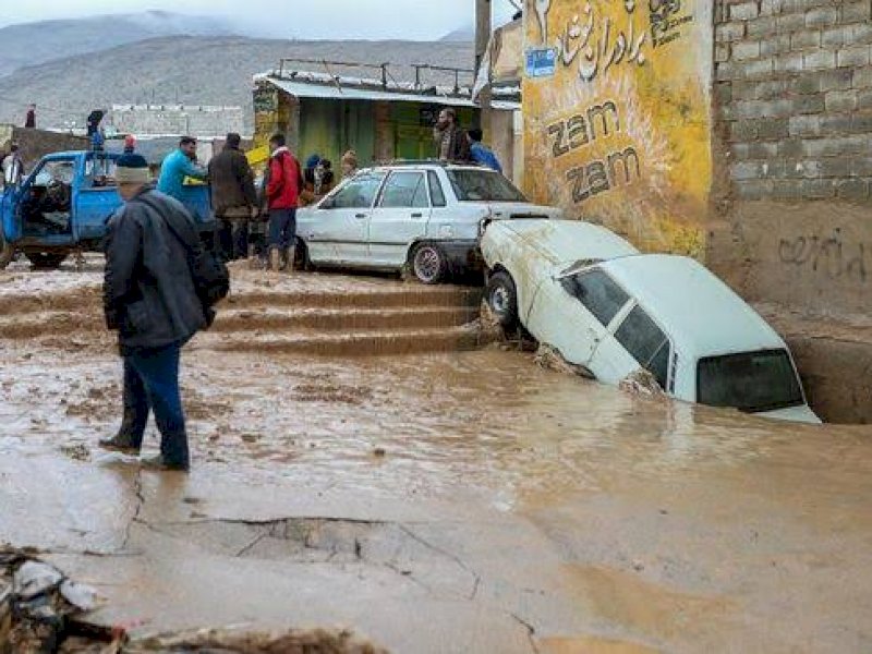 Banjir bandang san longsor menerjang Iran sejak Jumat kemarin. (int) 