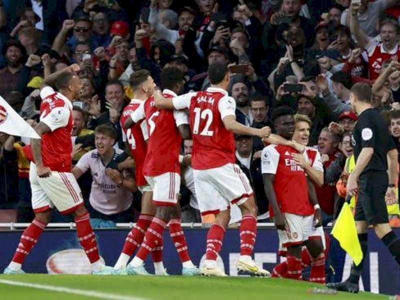 Pemain Arsenal merayakan gol usai membobol gawang Liverpool. (int) 