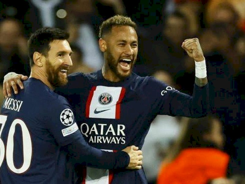 Lionel Messi melakukan selebrasi usai menjebol gawang Maccabi.  (int) 