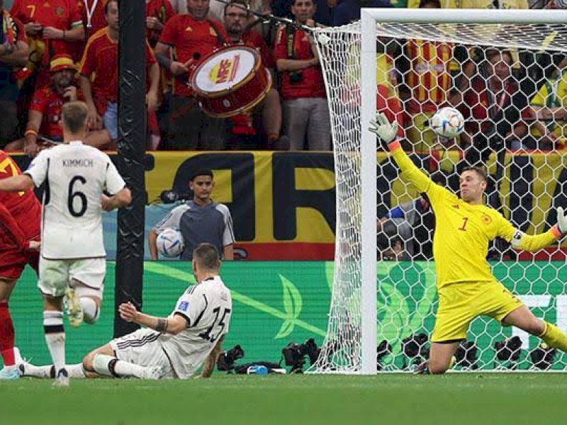 Spanyol menjebol gawang Jerman dalam laga dini hari tadi. (int)