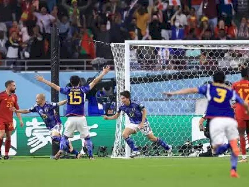 Jepang membobol gawang Spanyol. (int)