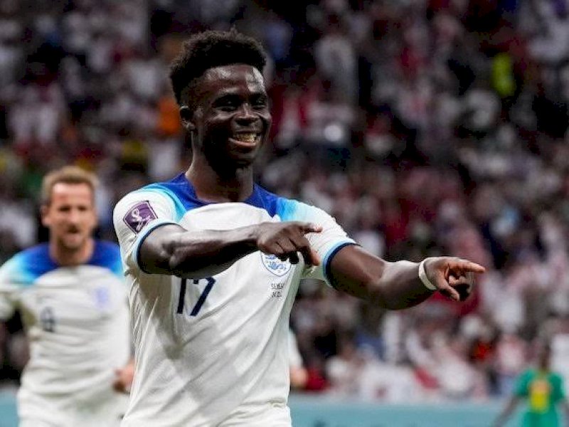 Pemain Inggris melakukan selebrasi usai menjebol gawang Senegal. (int)