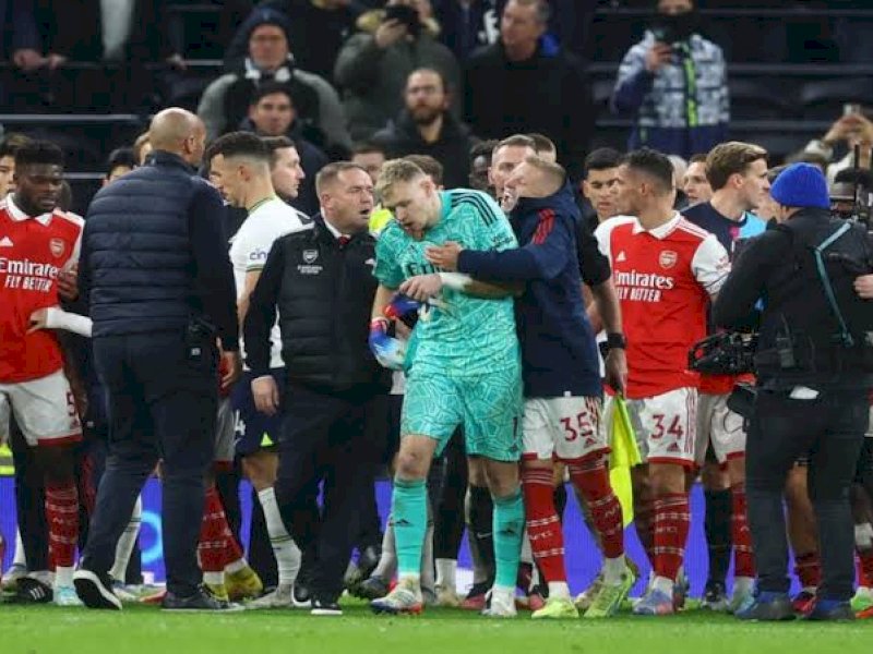 Arsenal merayakan kemenangan atas Tottenham Hotspur. (int)