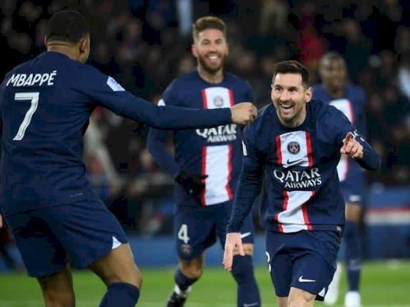 Lionel Messi merayakan gol ke gawang Nantes. (int)