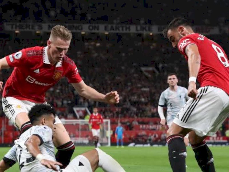 Manchester United akan bentrok dengan Liverpool di Anfield malam ini. (int)