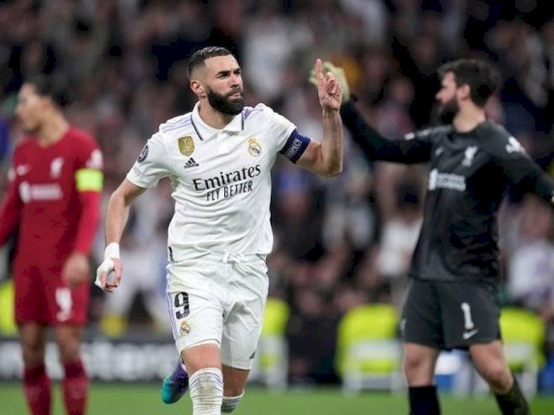 Karim Benzema menjebol gawang Liverpool. (int)