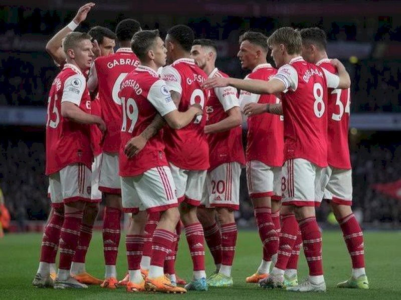 Pemain Arsenal merayakan gol ke gawang Chelsea. (int)