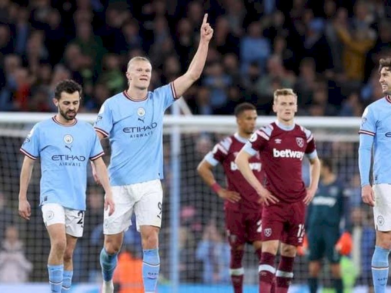 Pemain Manchester City merayakan gol ke gawang West Ham. (int)