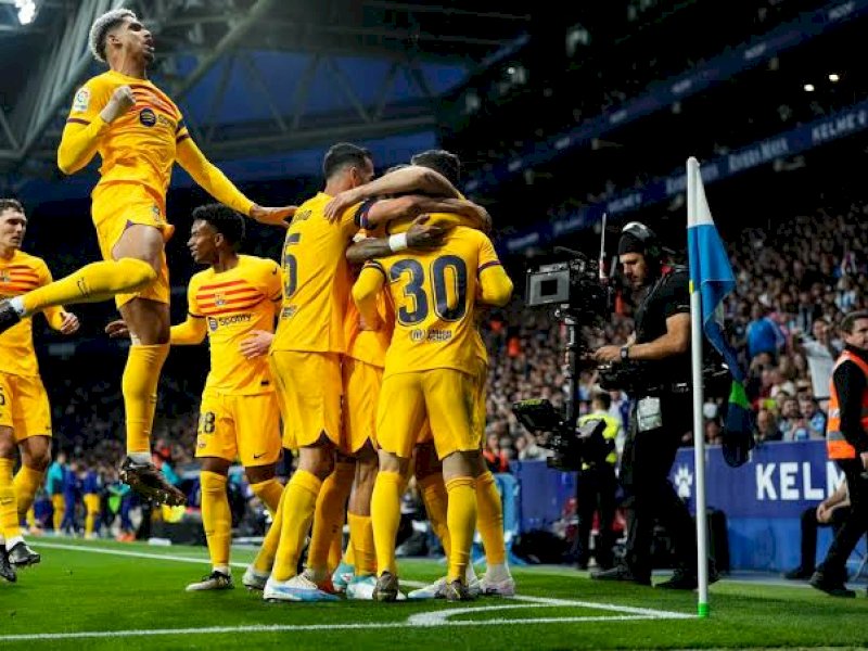 Barcelona merayakan kemenangan usai memastikan gelar juara Liga Spanyol. (int)