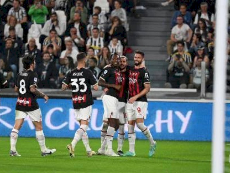 Pemain AC Milan merayakan gol ke gawang Juventus. (int) 