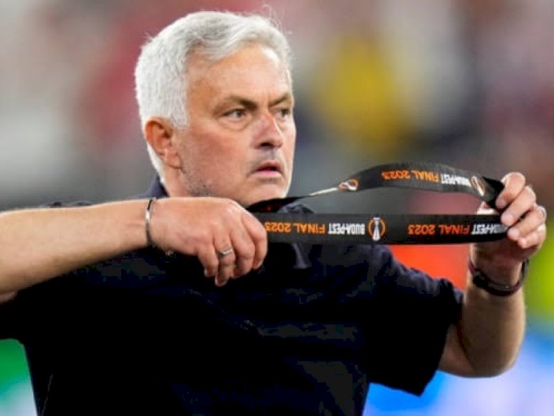 Jose Mourinho (int) 