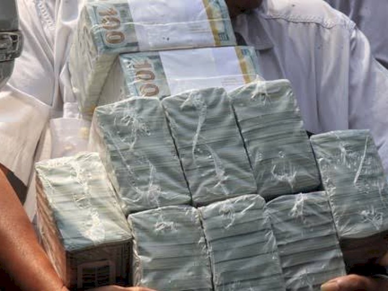 Uang pecahan mata uang asing yang diserahkan ke Kejagung terkait kasus korupsi Kemenkominfo. 