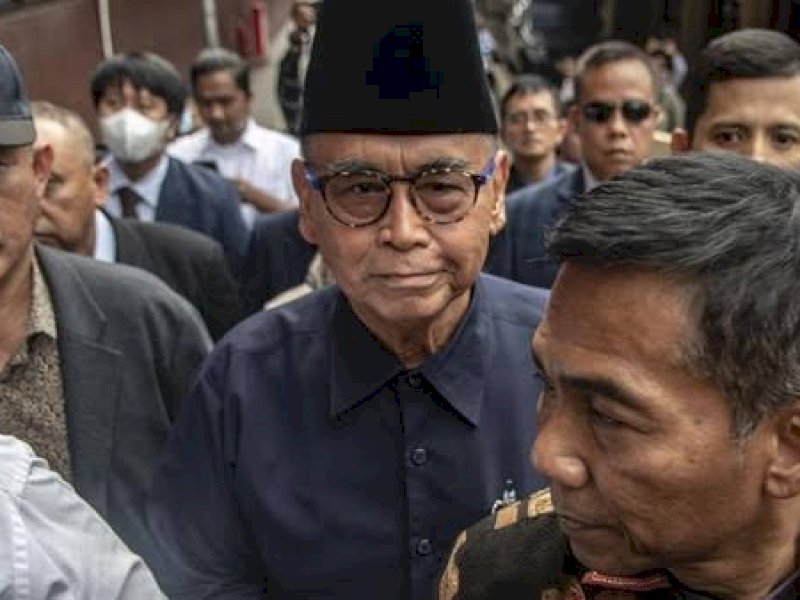 Panji Gumilang batal diperiksa hari ini karena sakit. 