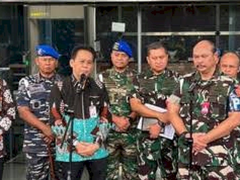 Pimpinan KPK saat menyampaikan permohonan maaf kepada TNI. (int) 