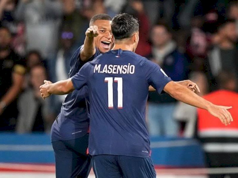 Kylian Mbapp3 dan Asensio merayakan gol ke gawang Lens. (int) 