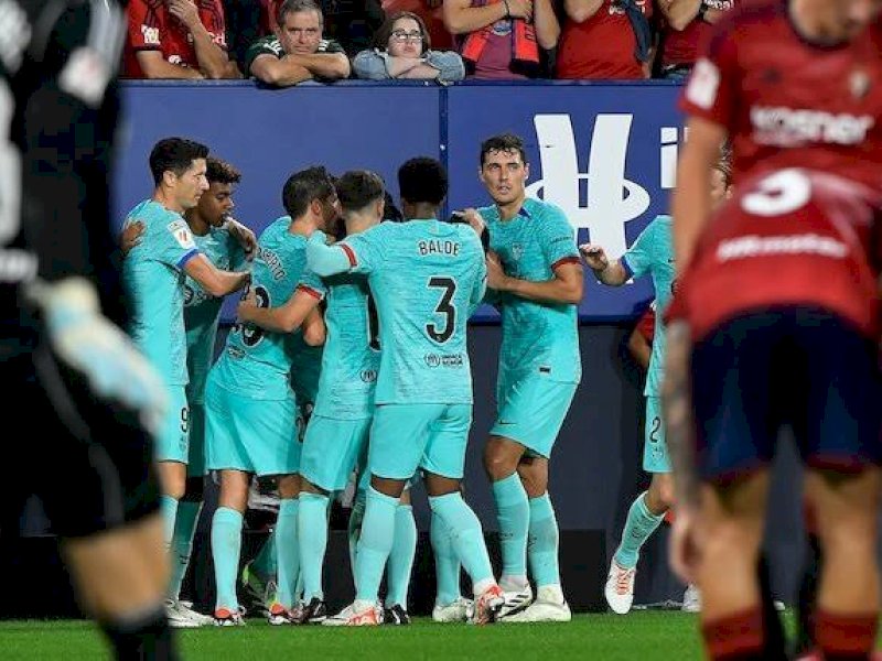 Pemain Barcelona merayakan gol ke gawang Osasuna. (int) 