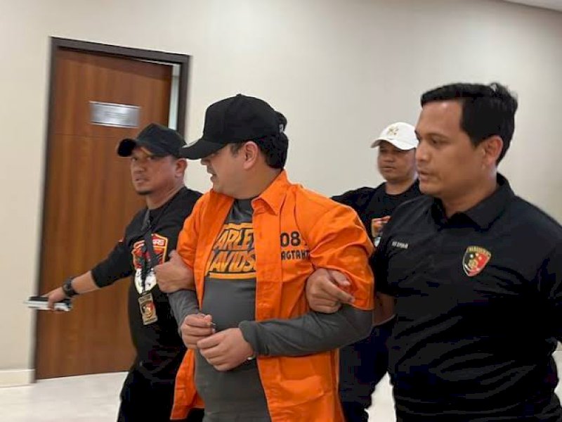 Dito Mahendra saat digiring penyidik untuk diperiksa. (int) 