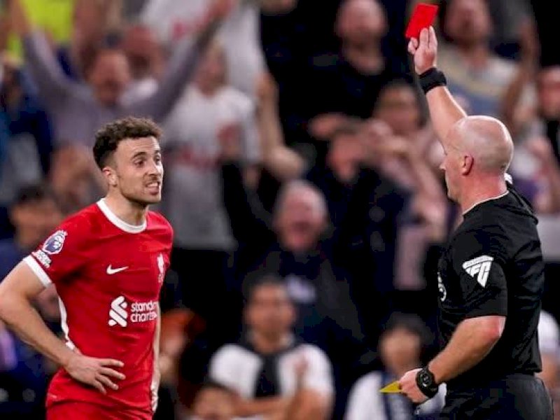 Pemain Liverpool dihadiahi kartu merah dalam laga dini hari tadi. (int) 