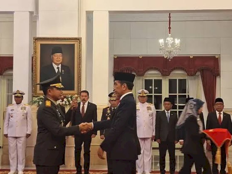 Presiden Joko Widodo resmi melantik Jenderal Agus Subiyanto menjadi Panglima TNI.