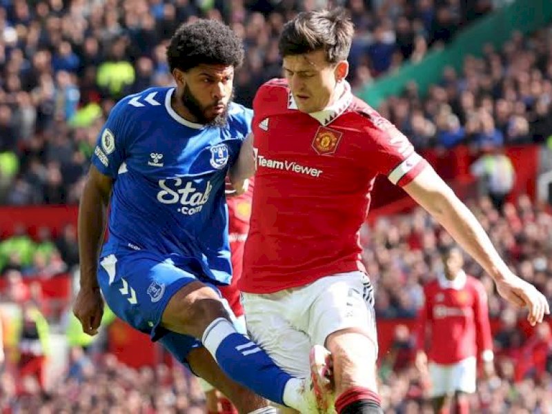 Everton akan menjamu MU, besok malam. (int) 