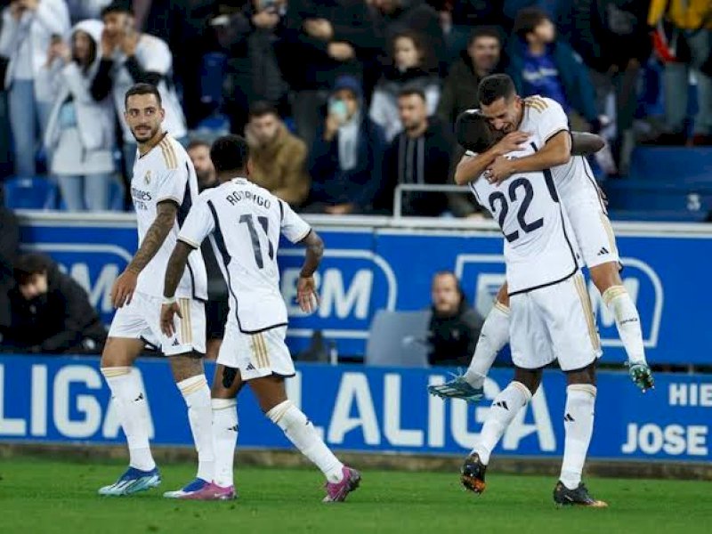 Pemain Real Madrid merayakan gol ke gawang Alaves. (int) 