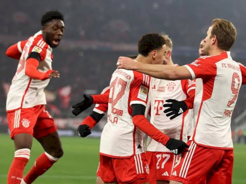 Pemain Bayern Munich merayakan gol ke gawang Hoffenheim. (int) 