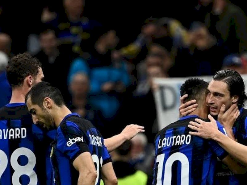 Pemain Inter Milan tertunduk usai ditahan Napoli 1-1. (int) 