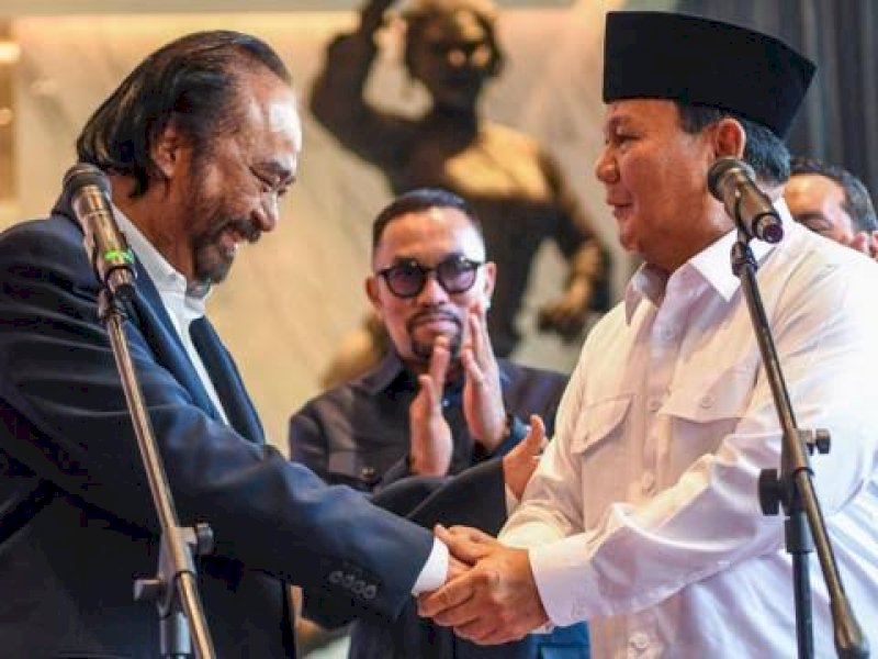 Presiden RI terpilih Prabowo Subianto menyambangi Surya Paloh di NasDem Tower, Jakarta. 