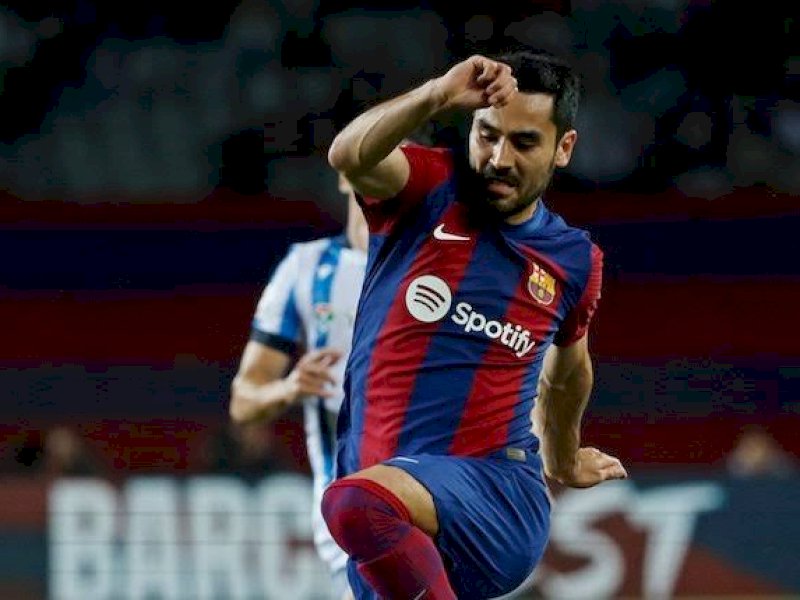 Pemain Barcelona melepas tembakan ke gawang Real Sociedad. (int) 