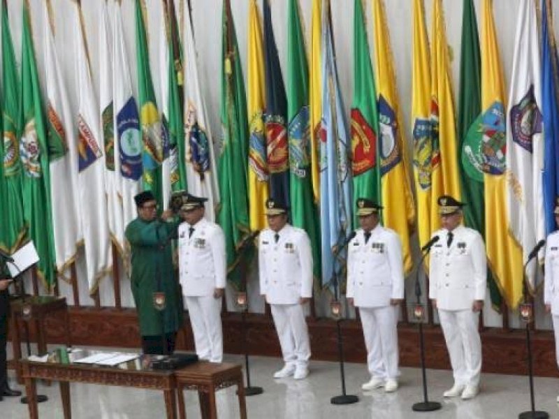 Menteri Dalam Negeri (Mendagri) Tito Karnavian resmi melantik lima penjabat (Pj) Gubernur, Jumat hari ini. 