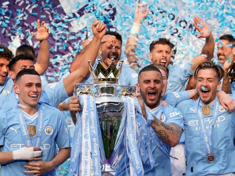 Pemain Manchester City merayakan gelar juara Liga Inggris. 