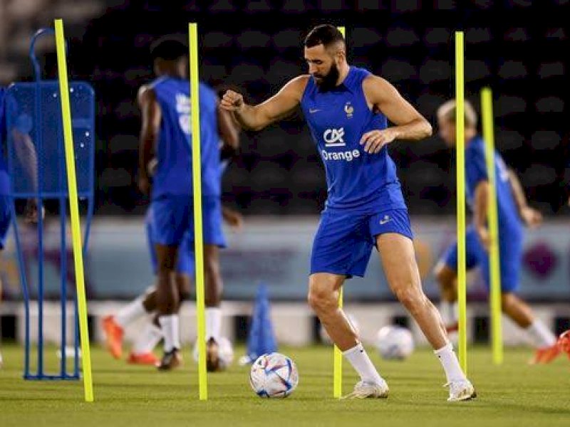 Karim Benzema menjalani latihan bersama timnas Prancis. (int)