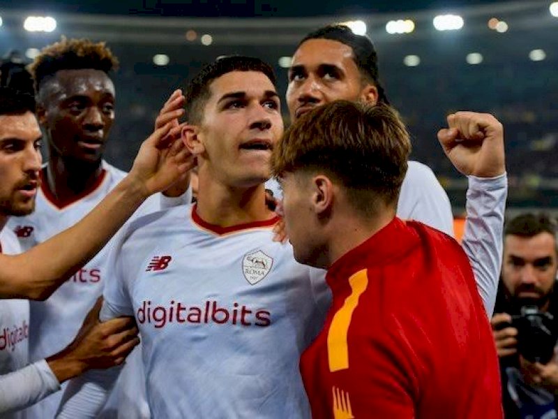 AS Roma menaklukkan Hellas Verona dini hari tadi. (int) 