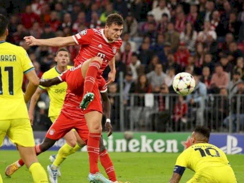 Pemain Inter Milan berusaha menghadang pemain Munich dalam laga dini hari tadi.