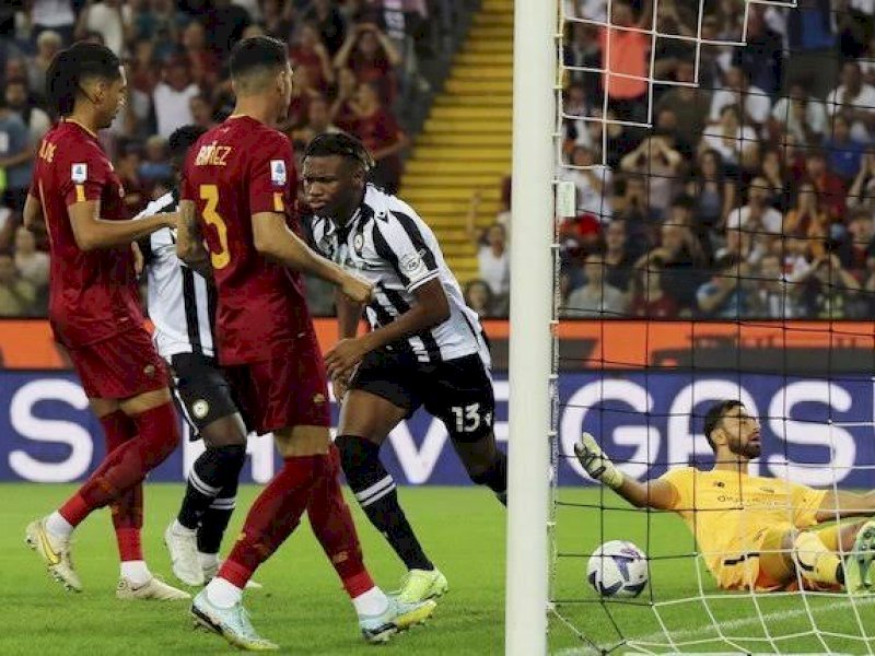 Gawang AS Roma kebobolan 4 kali saat tandang ke Udinese. (int) 