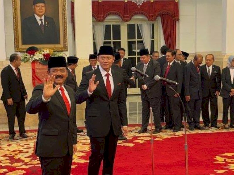 Hadi Tjahjanto dilantik sebagai Menteri Koordinator Politik, Hukum dan Keamanan (Polhukam) dan Agus Harimurti Yudhoyono (AHY) sebagai Menteri Agraria dan Tata Ruang (ATR)/Kepala Badan Pertanahan Nasional (BPN).