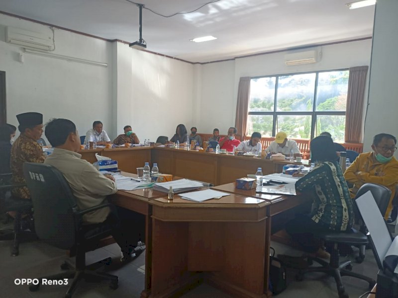 Rapat Banggar DPRD Tator yang menolak pengajuan surat pinjaman bupati ke Kemenkeu.
