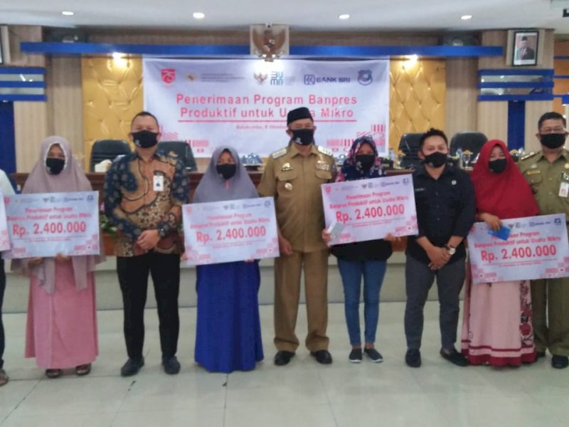 Penyerahan Banpres ke Pelaku UMKM. 