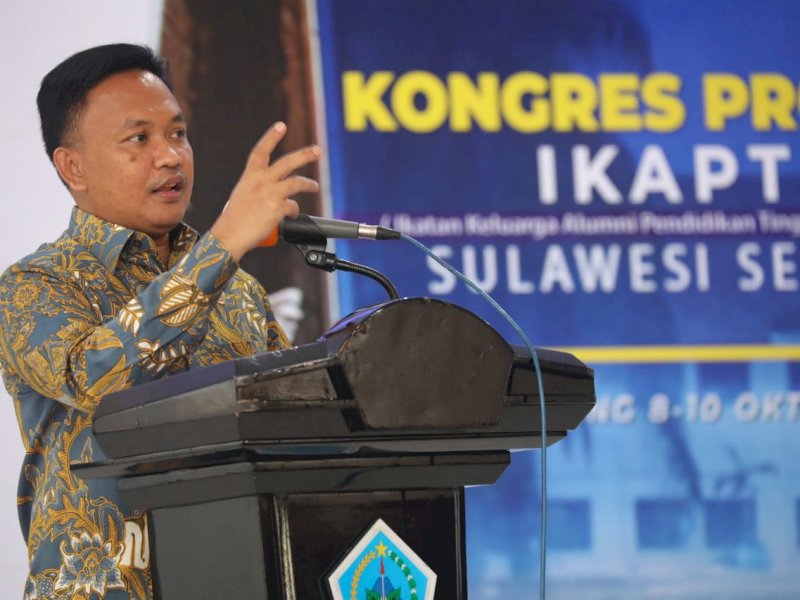Bupati Bantaeng, Ilham Azikin saat membuka Kongres IKAPTK Sulsel. 