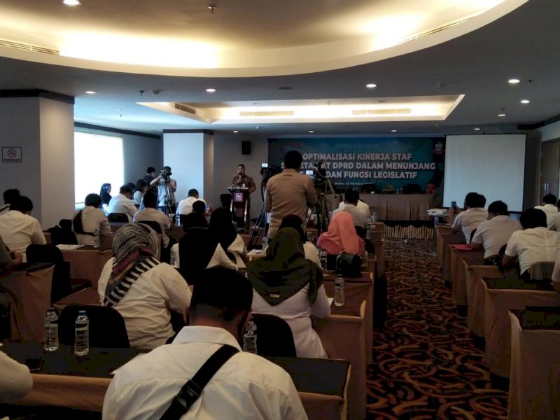 Diskusi Publik Sekretariat DPRD Makassar. 