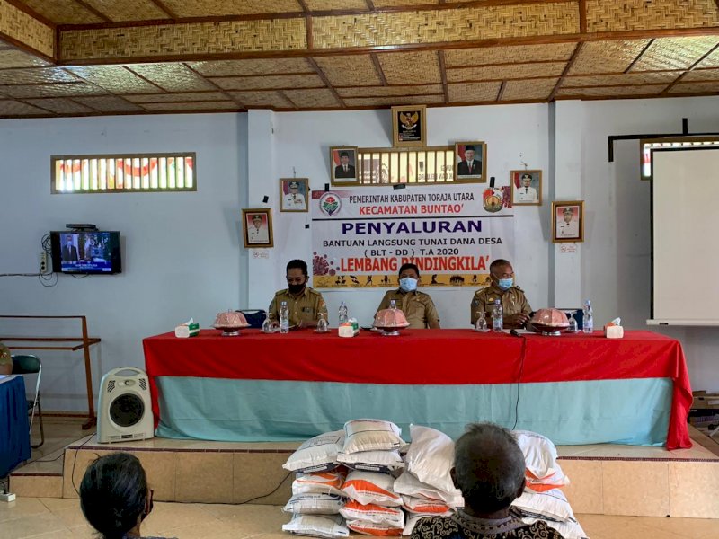 Penyaluran bantuan KPM PKH di Rindingkilla'