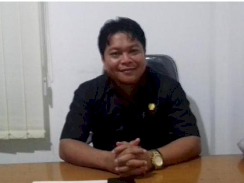 Ketua DPRD Tator Welem Sambolangi. 