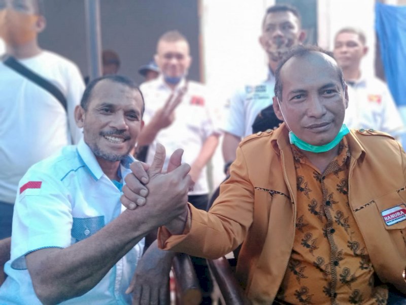 Ketua DPC PAN Muna Ihlas Muhamad (kiri) dan Wakil Ketua DPC Hanura Muna L M Sahlan (kanan). 